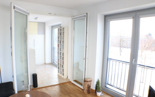 Immotausch: Moderne 3-Zimmer-Wohnung mit Loggia in Schwabing vs. Haus/Wohnung in M / Landkreis M