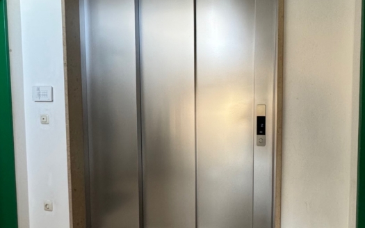 Gepflegte, ruhig und doch zentral gelegene 2-Zimmer-Wohnung mit TG & Balkon in Germering