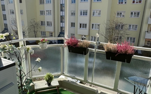 Gepflegte, ruhig und doch zentral gelegene 2-Zimmer-Wohnung mit TG & Balkon in Germering