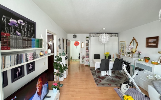 Gepflegte, ruhig und doch zentral gelegene 2-Zimmer-Wohnung mit TG & Balkon in Germering