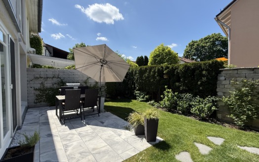 Stilvolle & moderne Doppelhaushälfte mit Garage in Eichenau