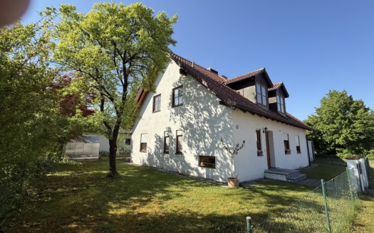 Gepflegtes Zweifamilienhaus in ruhiger Lage von Alling