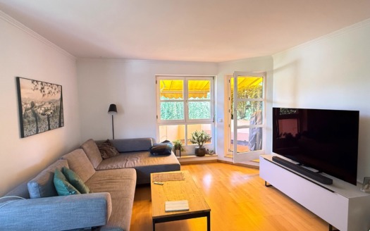 Stilvolles Wohnen mit Ambiente / 3-Zimmer-Wohnung mit Balkon & TG in Solln