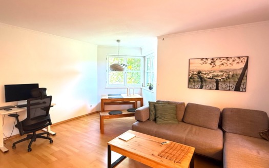 Stilvolles Wohnen mit Ambiente / 3-Zimmer-Wohnung mit Balkon & TG in Solln