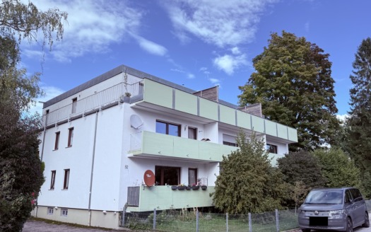 Ansprechende 1-Zimmer-Wohnung mit großer Dachterrasse & Kellerabteil in Eichenau