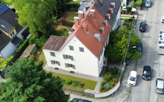 Sanierungsbedürftiges Reiheneckhaus in ruhiger Lage in Laim