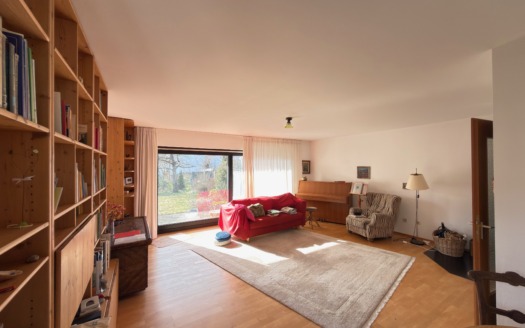 Reiheneckhaus mit Schwedenofen, Dachstudio & Einzelgarage in ruhiger Lage in Eichenau