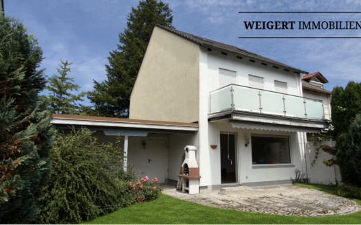 Familienfreundliches Wohnhaus mit Dachstudio, Süd-Balkon & Einzelgarage in Eichenau